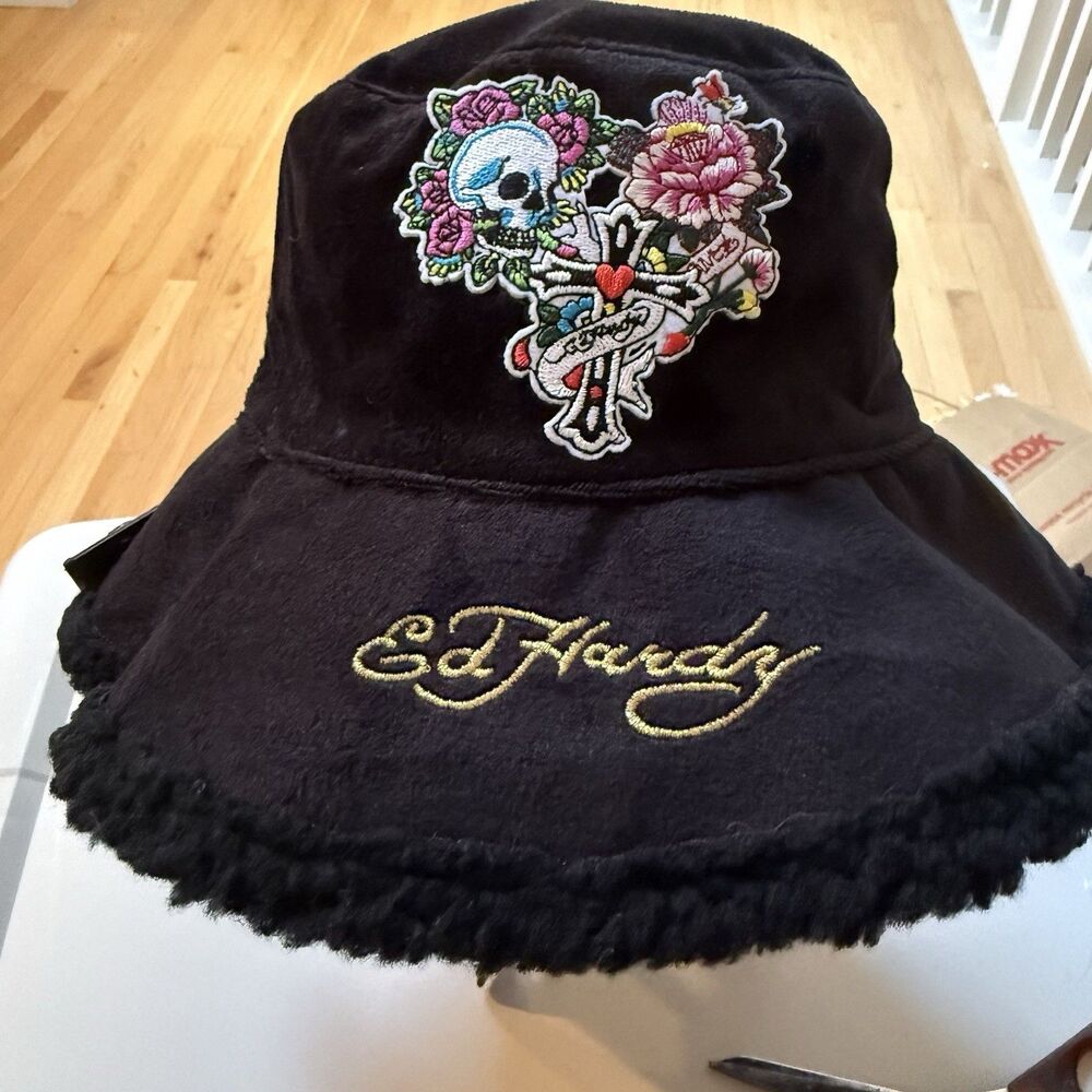Ed Hardy Bucket Hat Womens Tattoo Black Valour Fleece Lined Embroidered Logo NWT